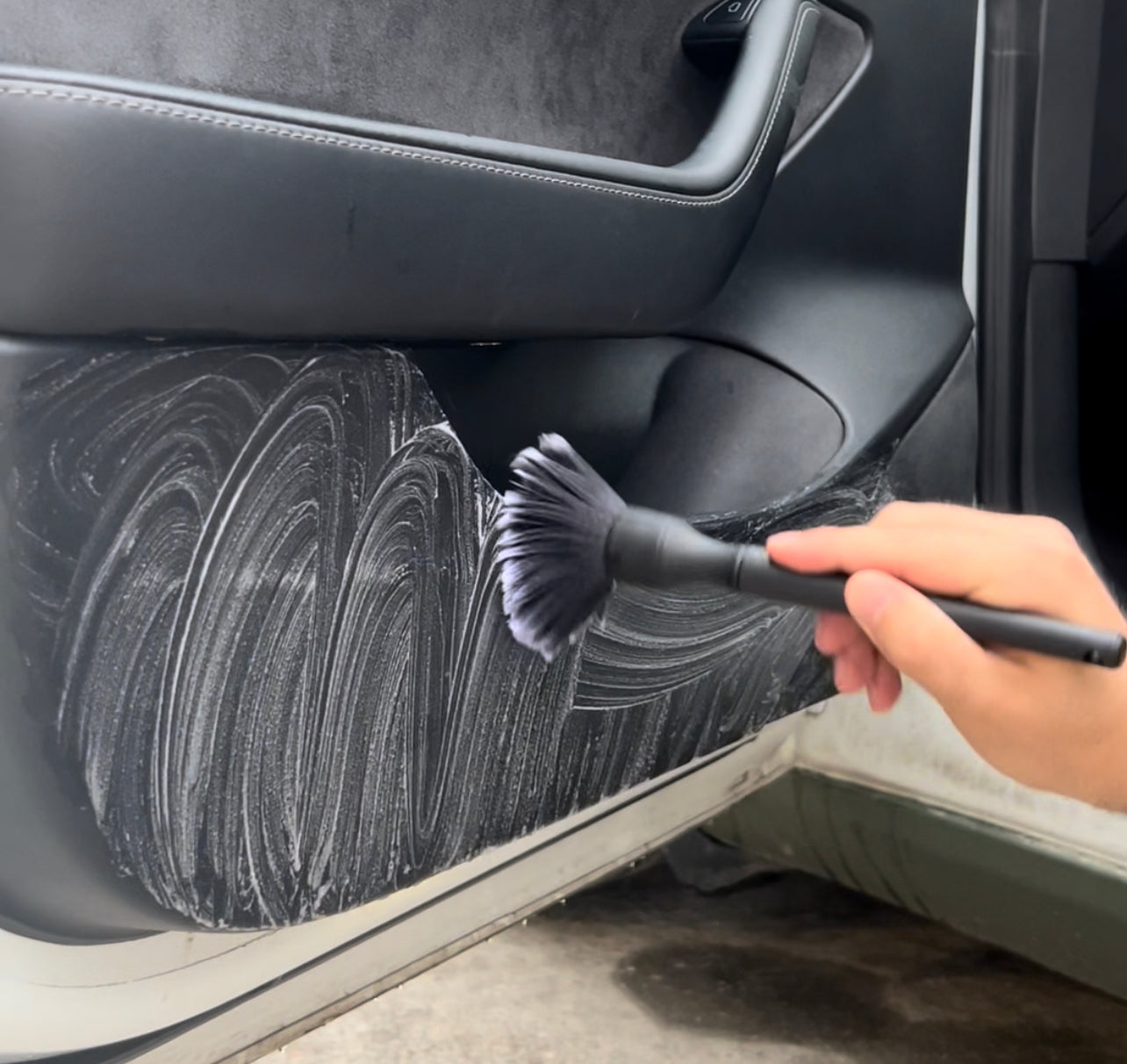 FLASH DETAIL BRUSH – DETAILINGOVÝ ŠTETEC NA PRECÍZNE ČISTENIE